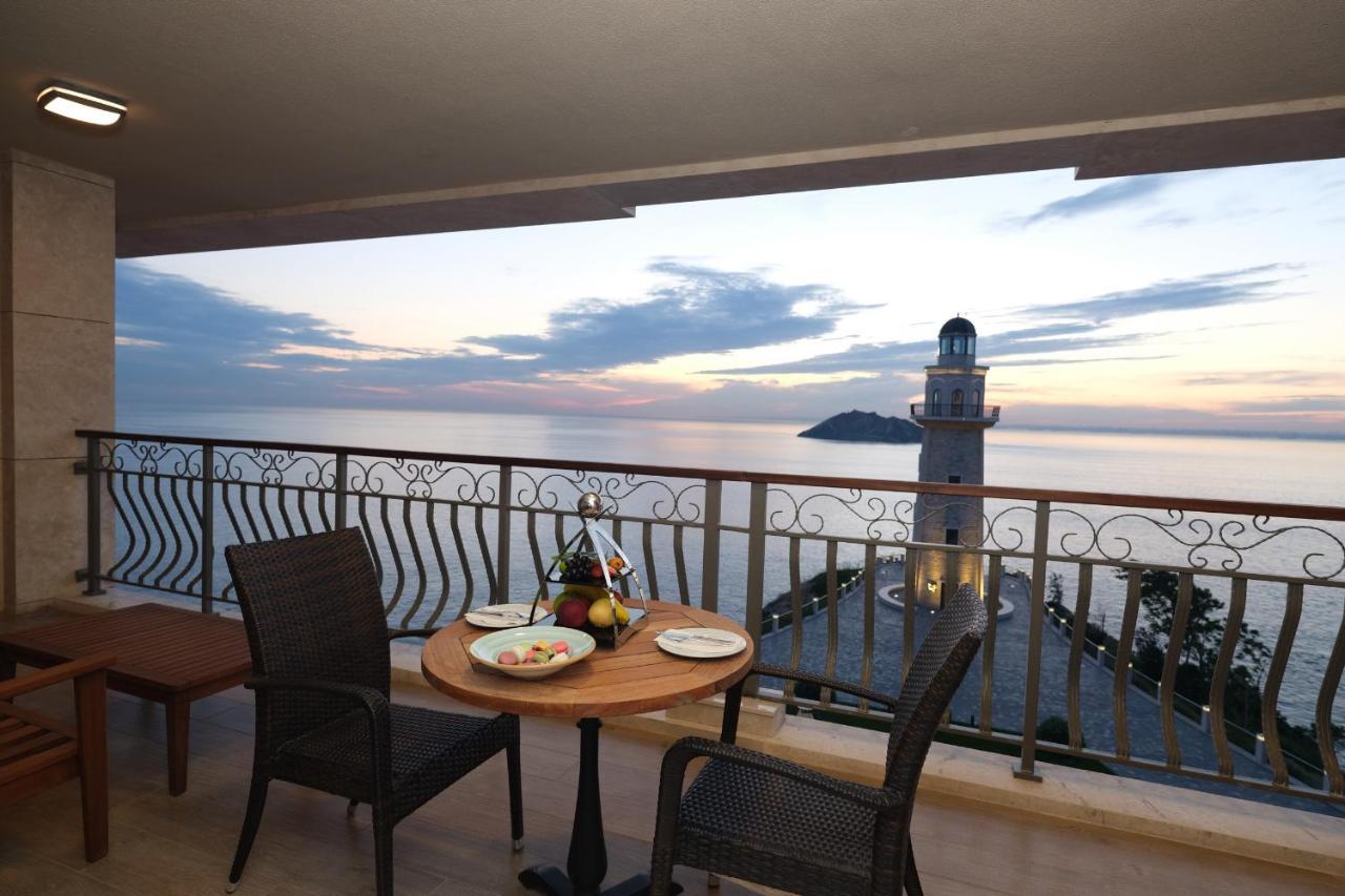 Birun Ada Hotel Burgazada Екстер'єр фото